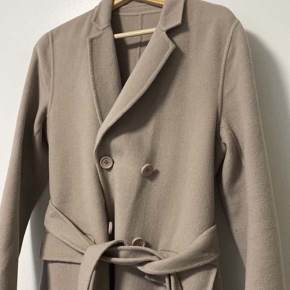 Classy Women’s Woolen Coat - Picture 3 of 3